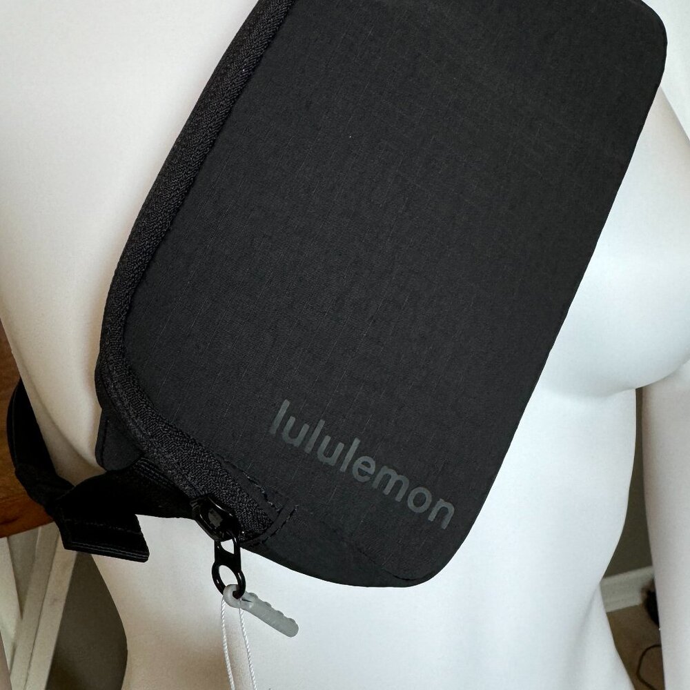 Lululemon NWT Black Mini Belt Bag